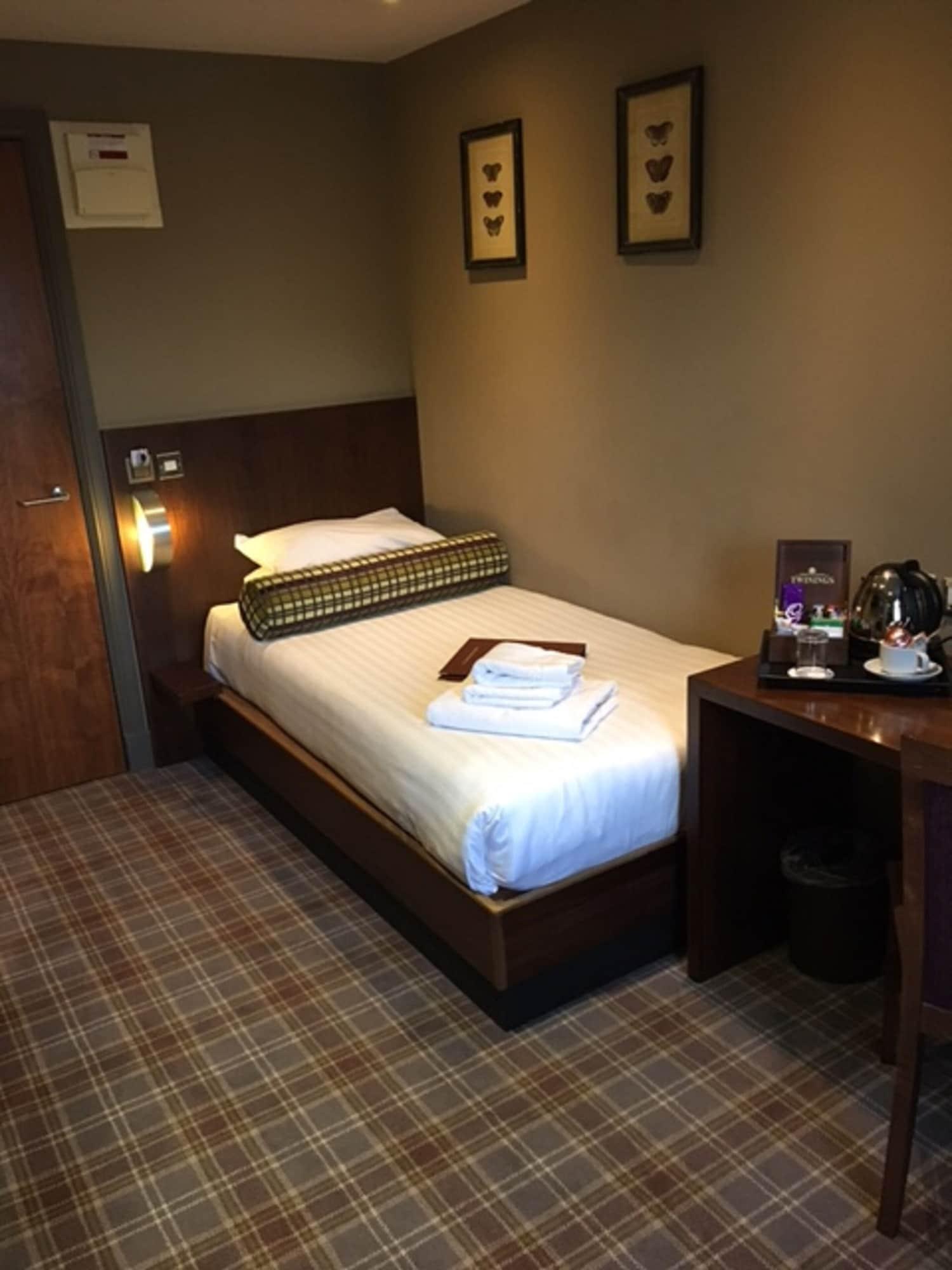 Lynnhurst Hotel Johnstone Bagian luar foto