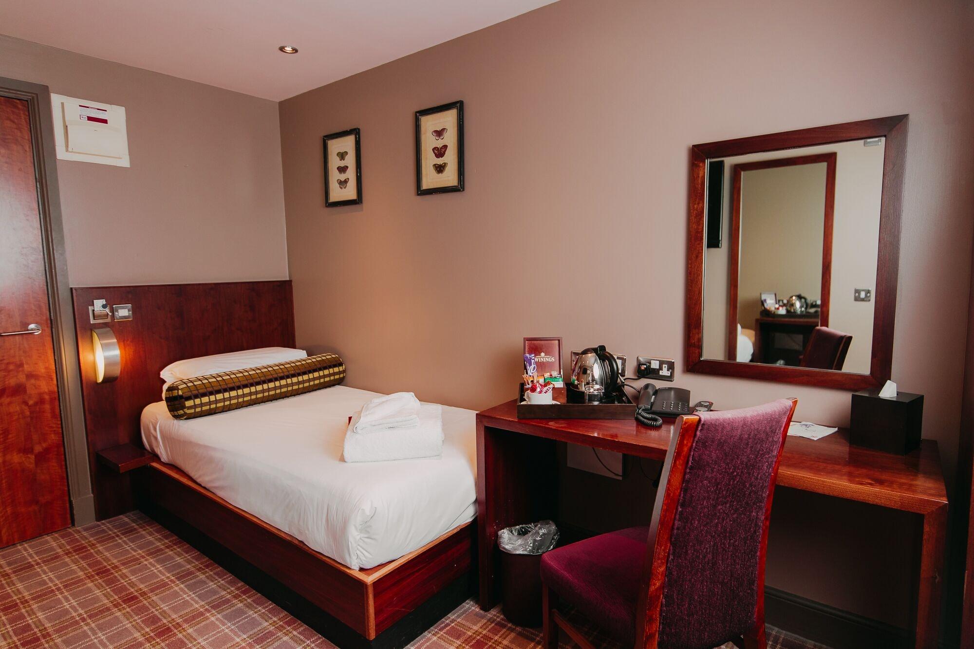 Lynnhurst Hotel Johnstone Bagian luar foto